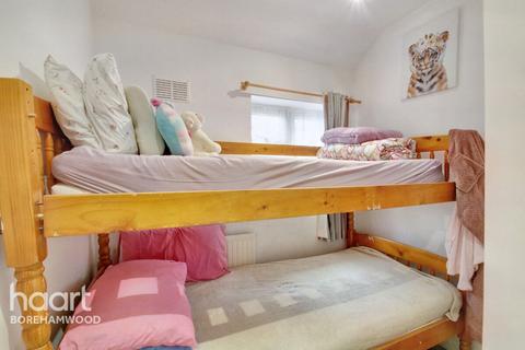 26 Knebworth Path, Borehamwood, WD6 2QW