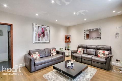 26 Knebworth Path, Borehamwood, WD6 2QW