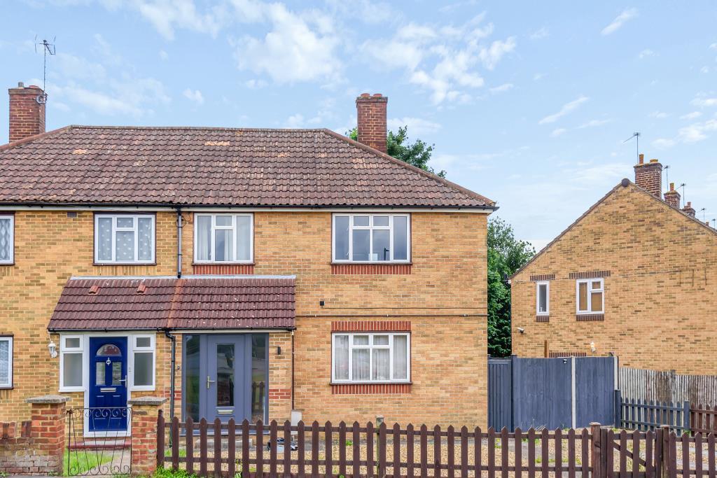 Harrow, Courtenay Avenue, HA3 3 bed semidetached house £1,700 pcm (£