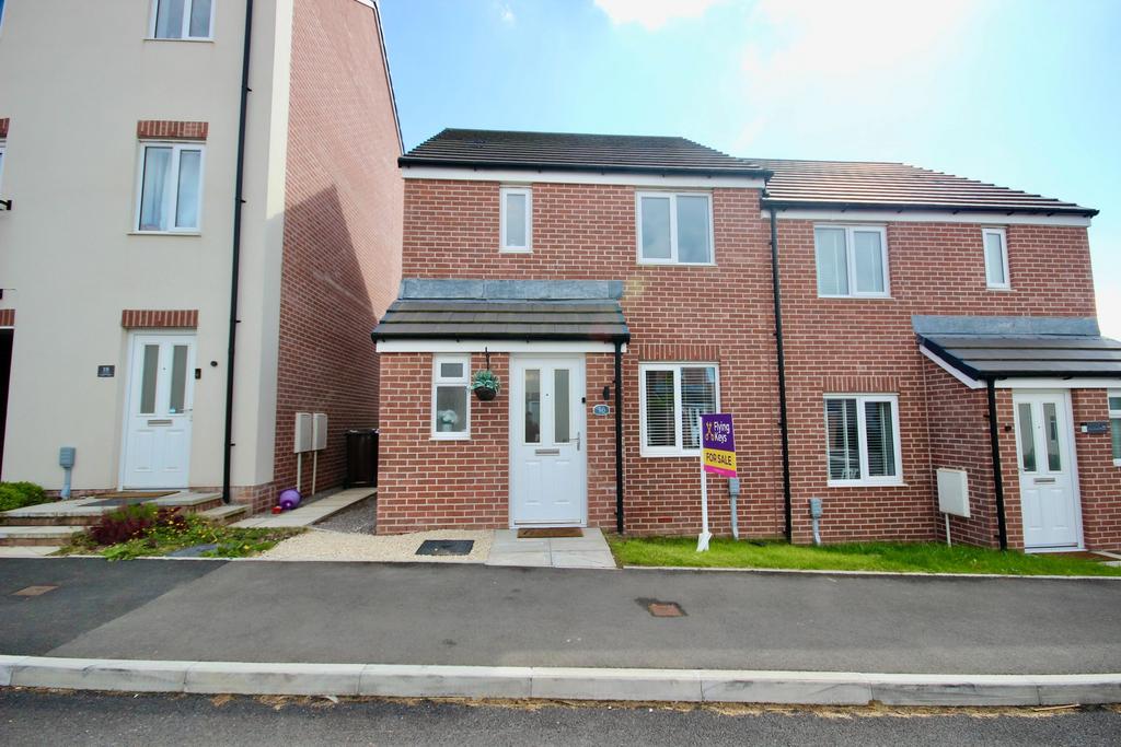 Cae'r Delyn, Oakdale, Blackwood 3 bed semidetached house £220,000
