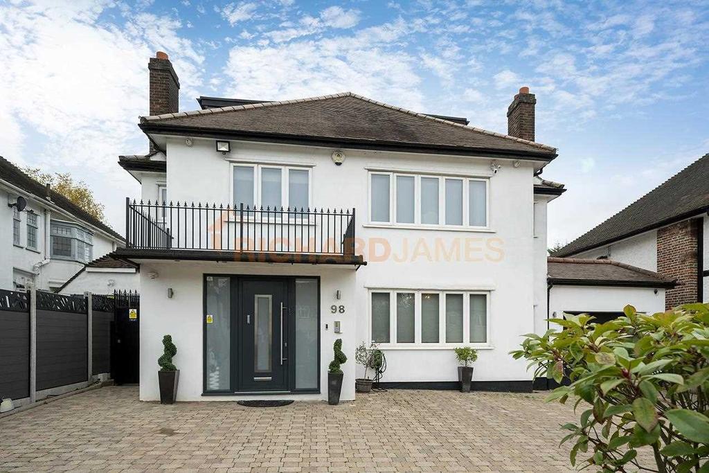 Millway, Mill Hill 6 bed detached house £2,000,000