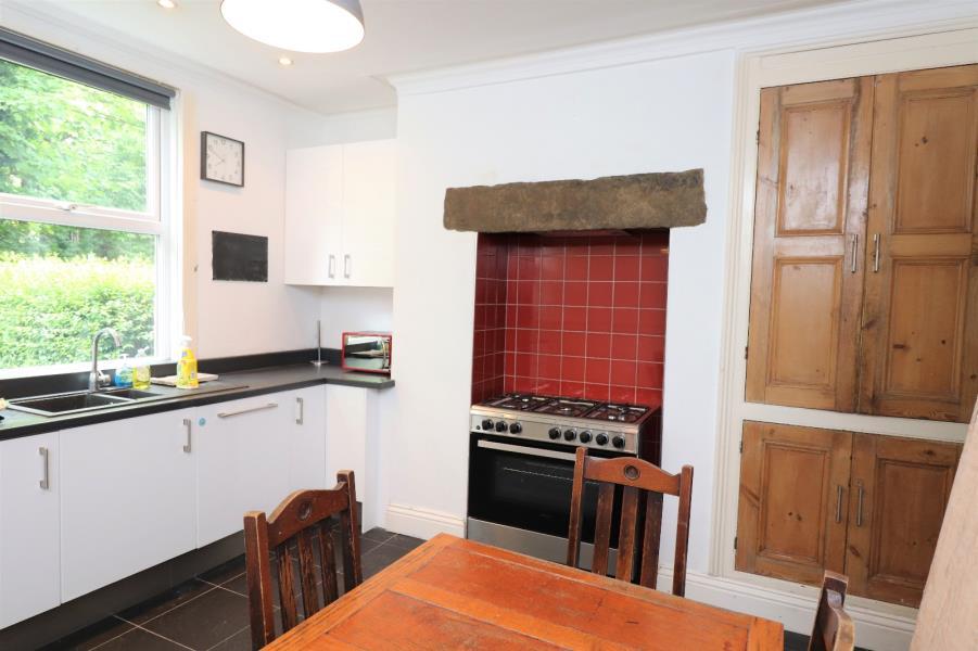 ST PETERS MOUNT, BRAMLEY, LS13 3NF 4 bed terraced house £850 pcm (£