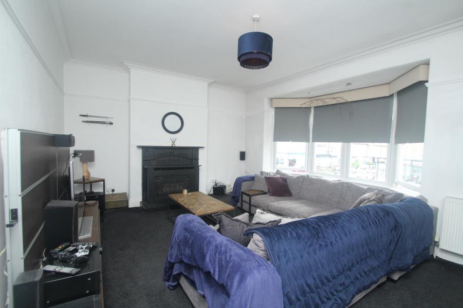 KINGS ROAD, HARROGATE, HG1 5JG 2 bed apartment £795 pcm (£183 pw)