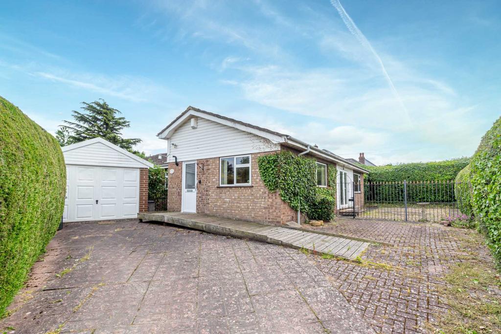 Poolbrook Road, Malvern 3 bed detached bungalow for sale £400,000