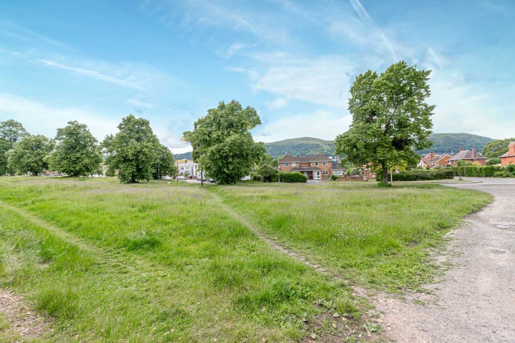 Poolbrook Road, Malvern 3 bed detached bungalow £400,000