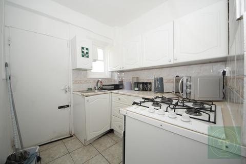 Property to rent, High Road, N2