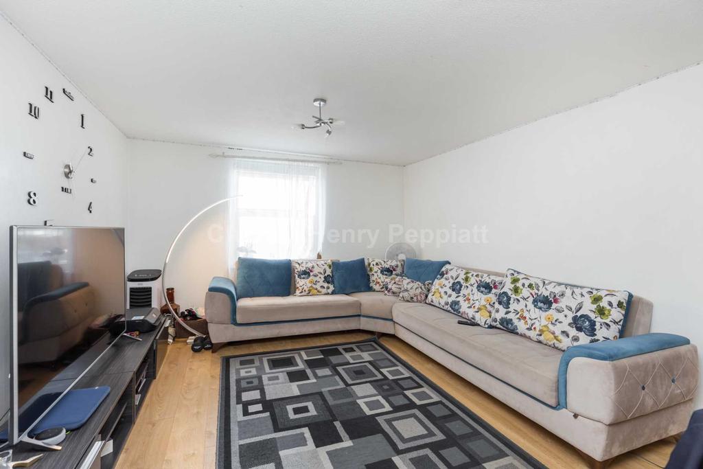 Millstream Close, Palmers Green, N13 1 bed apartment £240,000