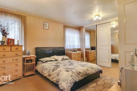 3 bedroom end of terrace house for sale - Hinchcliffe, Peterborough