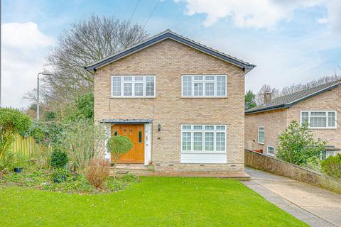 32 Burrows Way, Rayleigh, SS6 7DG