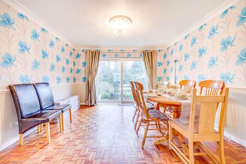 32 Burrows Way, Rayleigh, SS6 7DG