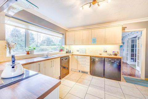 32 Burrows Way, Rayleigh, SS6 7DG