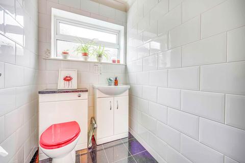 32 Burrows Way, Rayleigh, SS6 7DG