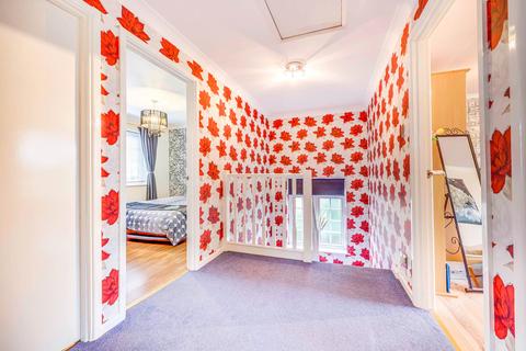 32 Burrows Way, Rayleigh, SS6 7DG