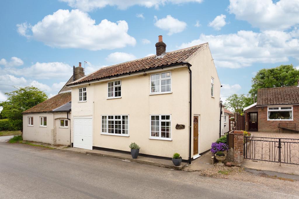 Matlaske 3 bed cottage £345,000