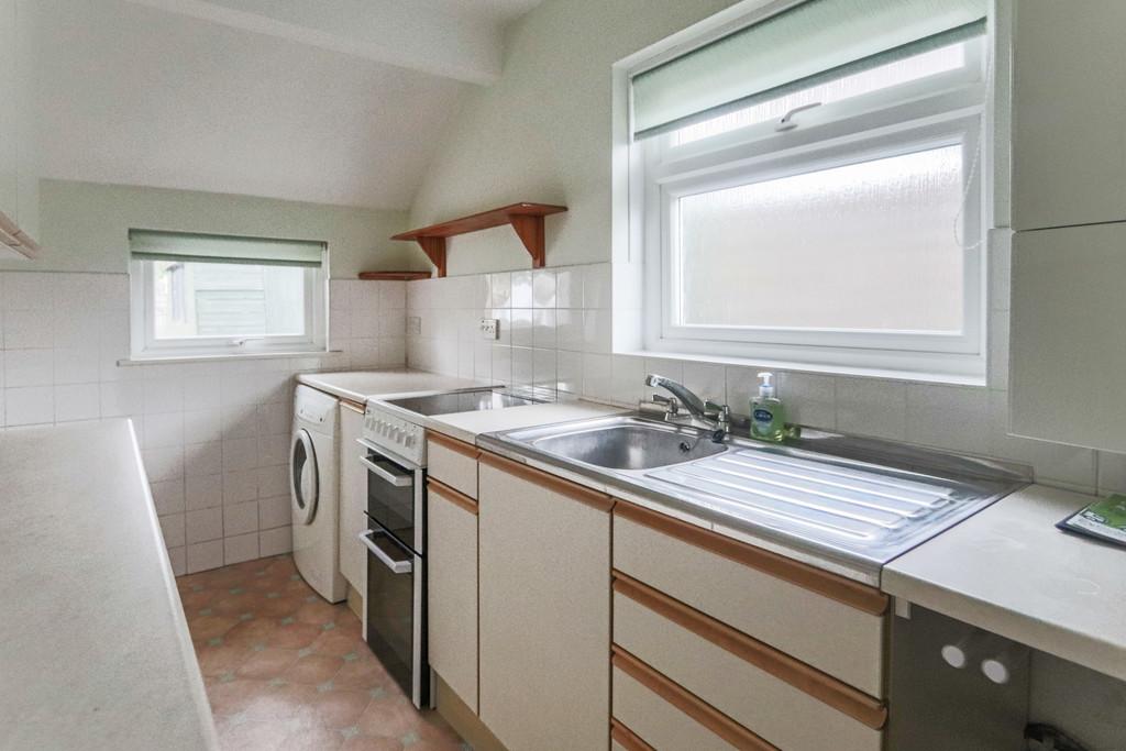 Avenue, Coulsdon 2 bed semidetached bungalow £450,000