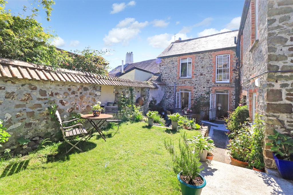 Duke Street, South Molton, EX36 4 bed terraced house £450,000