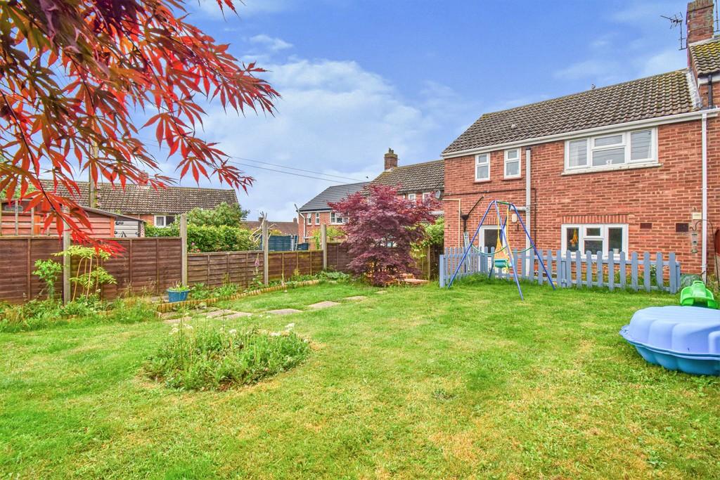 Uplands Road, Sudbury, CO10 1NX 3 bed semidetached house £270,000