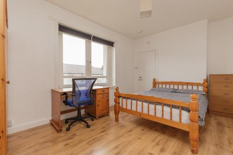 3 bedroom flat to rent, Froghall Avenue, AB24