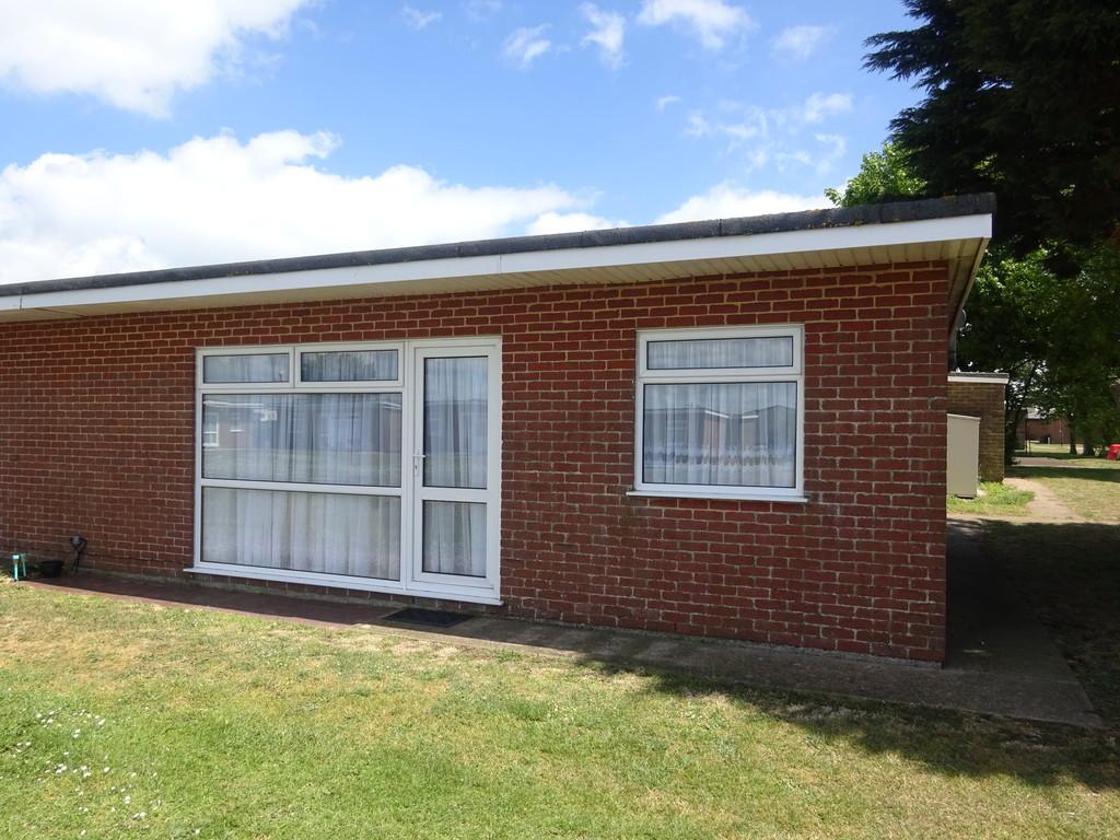 The Parade, Greatstone 2 bed chalet £38,500