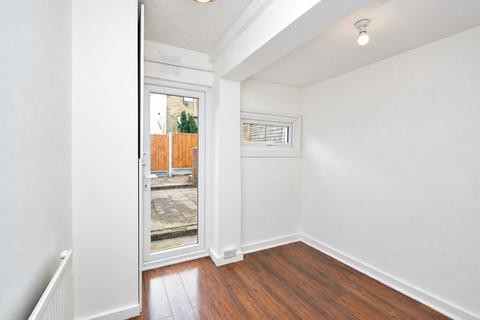 1 bedroom flat to rent, Plumstead Common Road, London