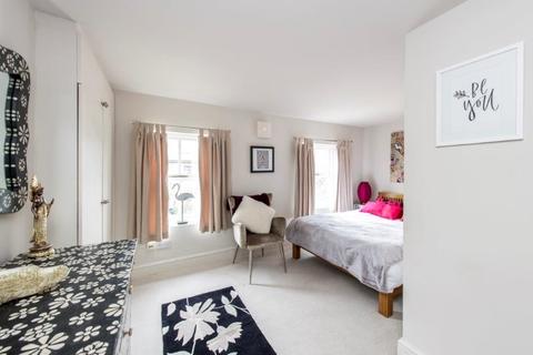 52 Alexandra Road, Richmond, TW9 2BS