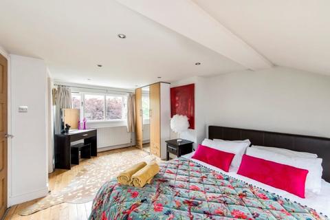 52 Alexandra Road, Richmond, TW9 2BS