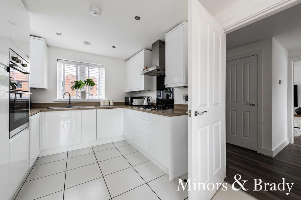 Wainscot Drive, Bradwell 3 bed semidetached house £270,000