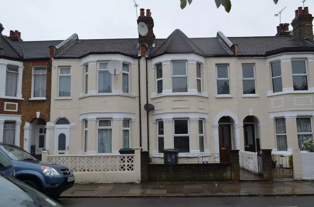 4 bedroom terraced house to rent