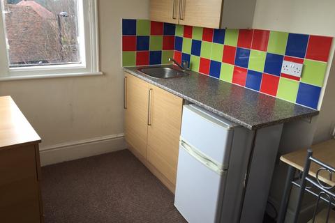 Studio to rent - Cannon Hill, Southgate
