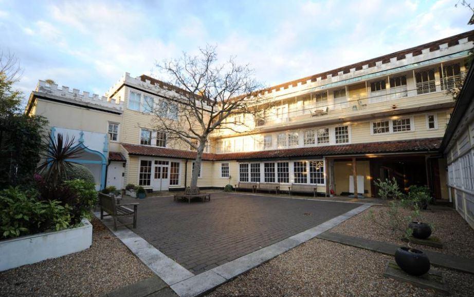 The-lodge-jack-straws-castle-hampstead-nw3