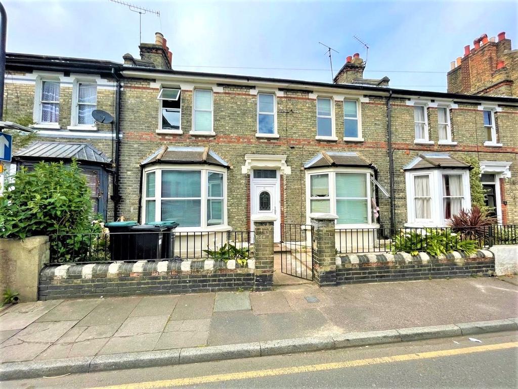 Darnley Street, Gravesend, Kent Studio £575 pcm (£133 pw)
