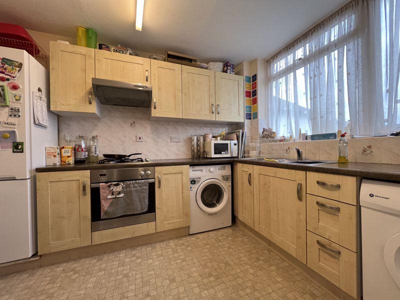 Montgomery Road, Edgware 2 bed flat £335,000