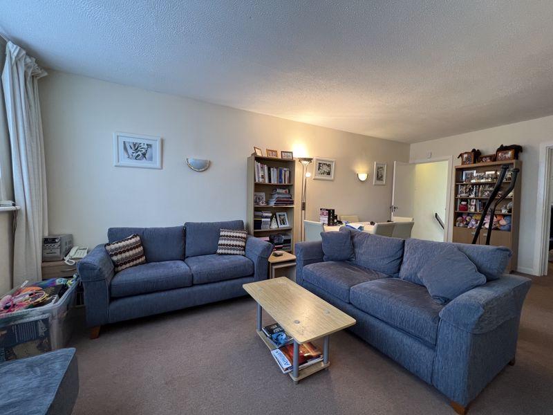 Montgomery Road, Edgware 2 bed flat £335,000