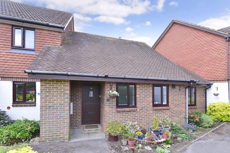 John Wiskar Drive, Cranleigh 2 bed bungalow for sale £375,000