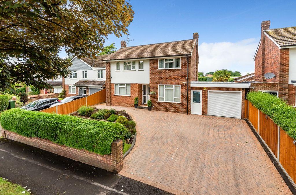 Cotswold Way, Tilehurst, Reading... 3 bed detached house £565,000