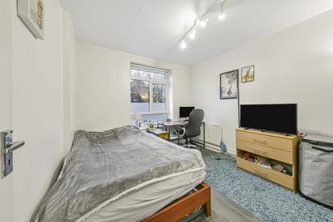 2 bedroom apartment to rent, Thorncroft Street, London