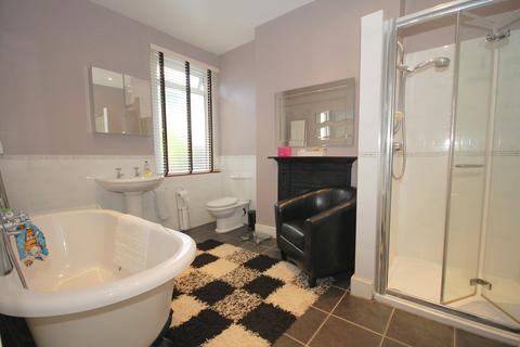4 bedroom end of terrace house for sale - Saxon Road, Bromley, BR1