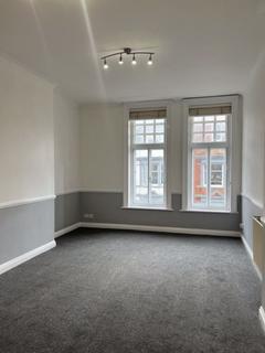 2 bedroom property to rent, Large Two Bedroom Apartment - Town Centre £1225.00