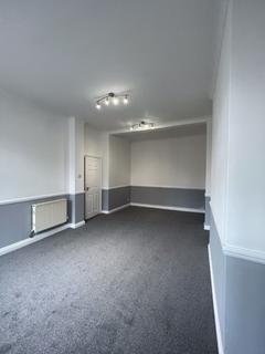 2 bedroom property to rent, Large Two Bedroom Apartment - Town Centre £1225.00