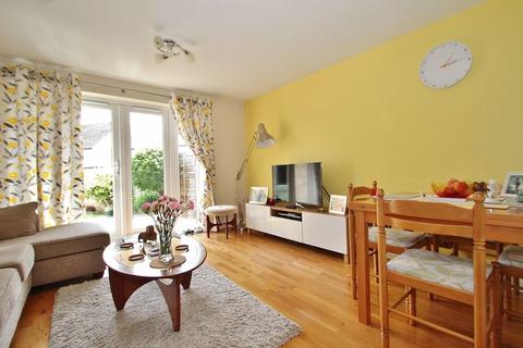 14 Appleford Drive, Carterton, OX18 1HT