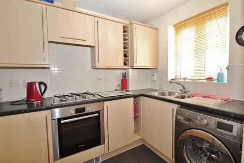 14 Appleford Drive, Carterton, OX18 1HT