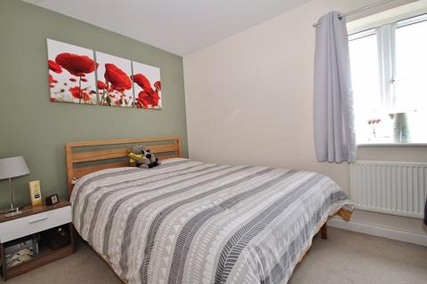 14 Appleford Drive, Carterton, OX18 1HT