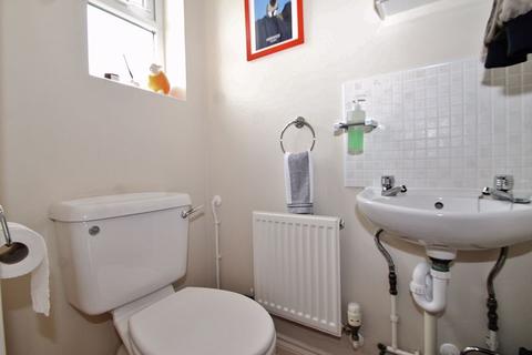 14 Appleford Drive, Carterton, OX18 1HT