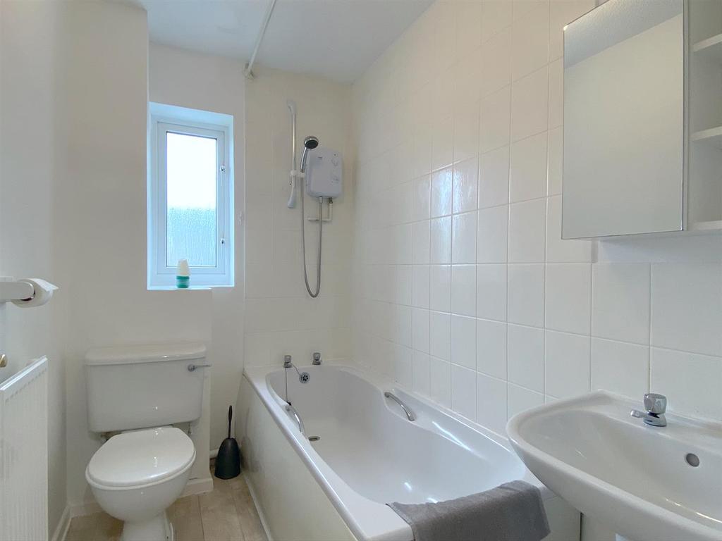 19 Heol Tircoed bath.jpg