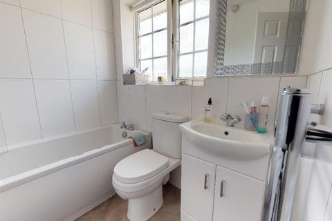 32 Borrowdale Croft, Yeadon, Leeds, LS19 7FN