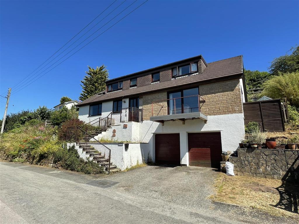 Coombe, St. Austell 4 bed detached house £425,000