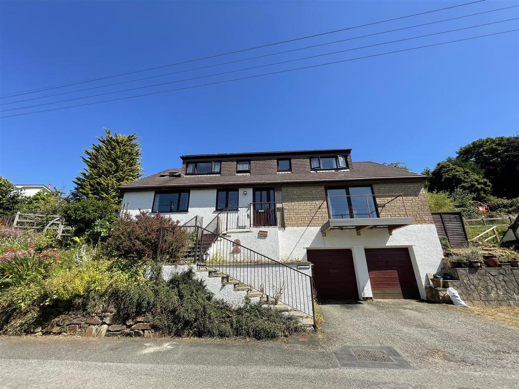 Coombe, St. Austell 4 bed detached house £425,000