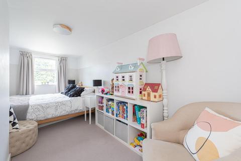 102 Miles Road, Epsom, KT19 9AB