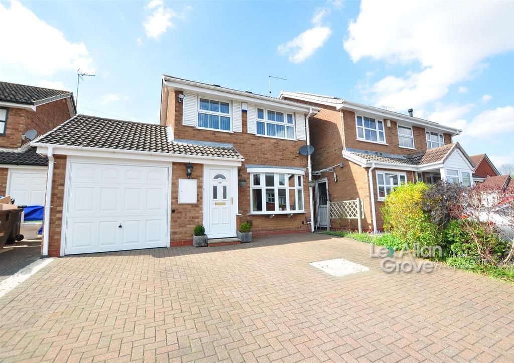 Marshwood Croft, Halesowen 3 bed link detached house £310,000