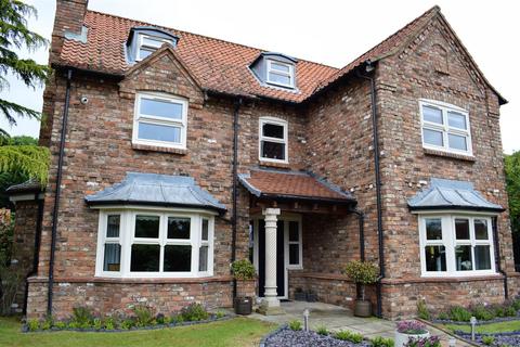Dovecote House Vicarage Lane, Grasby, Barnetby, DN38 6AU